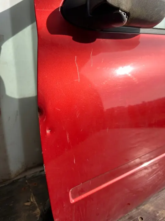 Porta dianteira esquerda OEM 104 para Lada Kalina image 3
