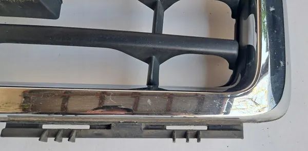 GMC Sierra 15201485 Kühlergrillabdeckung 2007-2013 image 7