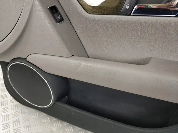 Rechter Voorportierbekleding Mercedes W204 Europa image 2