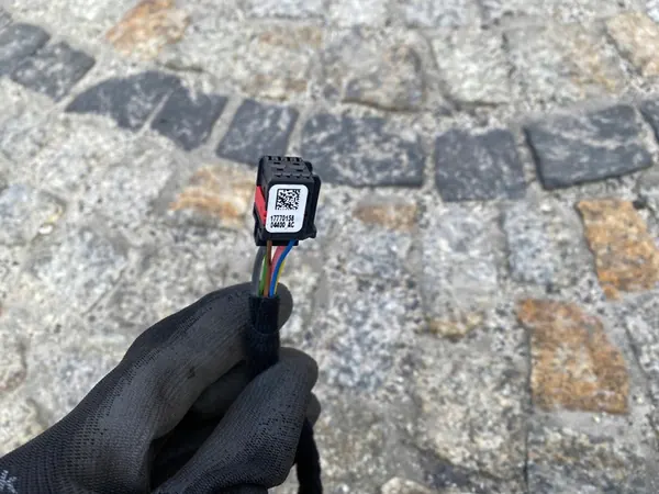 Baklucka aktuator höger SEAT ATECA OEM 575827852C image 3