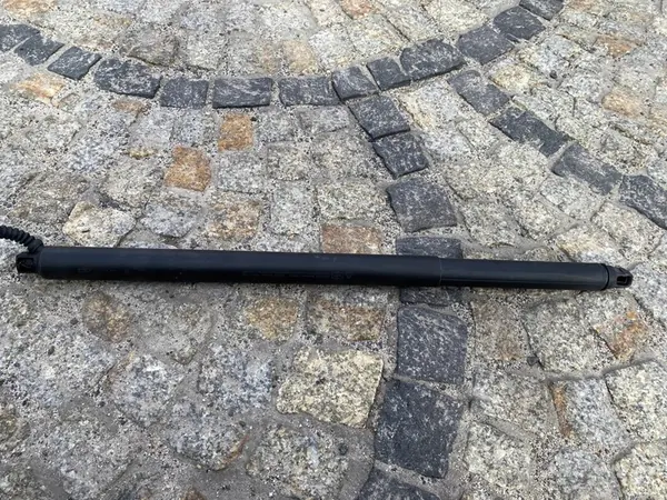 Baklucka aktuator höger SEAT ATECA OEM 575827852C image 5