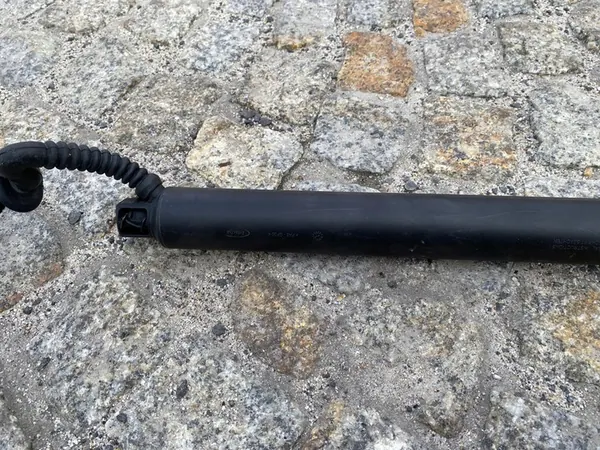 Baklucka aktuator höger SEAT ATECA OEM 575827852C image 6