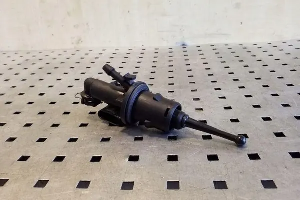 Kopplingscylinder VW PASSAT CC 2.0L Diesel 2013 OEM 3C0721388J image 2