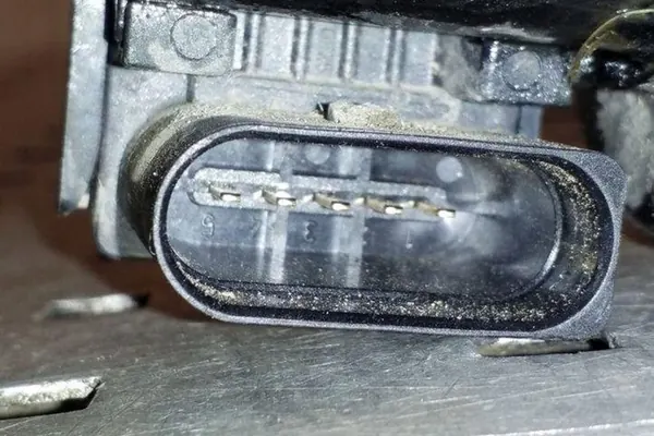 Kopplingscylinder VW PASSAT CC 2.0L Diesel 2013 OEM 3C0721388J image 3