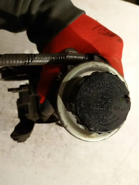 Pompe de direction assistée Toyota Yaris Verso OEM 4431052160 image 5