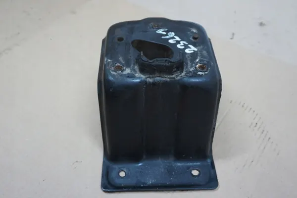 Nissan PATROL Y61 Varaupyörän Kiinnike OEM 2326 image 5