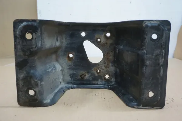 Nissan PATROL Y61 Varaupyörän Kiinnike OEM 2326 image 6