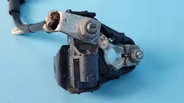 Borne Négative Toyota RAV4 V OEM 82284-42070 image 6