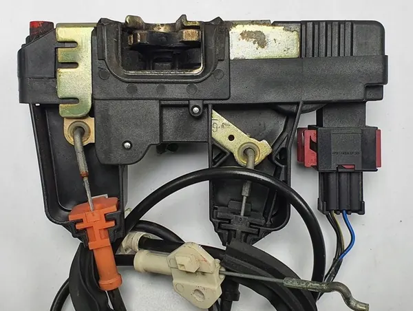 Vänster bakdörrslås OPEL ASTRA H 90561157 image 3