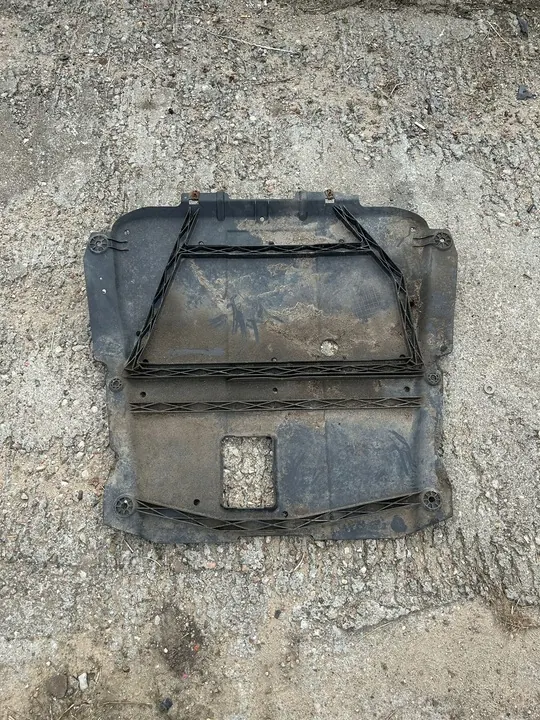 Dacia Sandero Stepway 0.9B Motoröverdrag 758904911R image 3