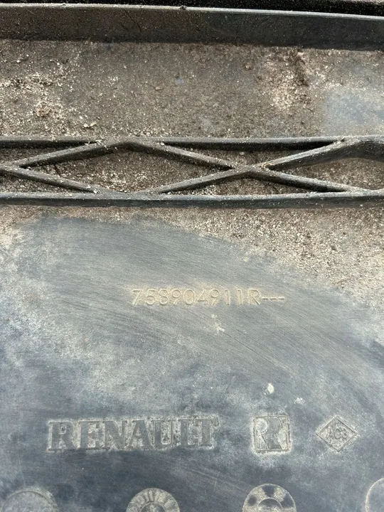 Dacia Sandero Stepway 0.9B Motoröverdrag 758904911R image 4