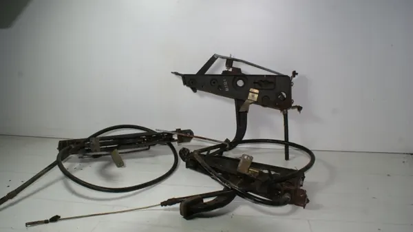 Mercedes R107 SL Handbromspedallänk OEM 1074200184 image 8
