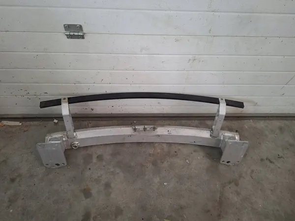 Etupalkki Hyundai Kona sähköauto image 2