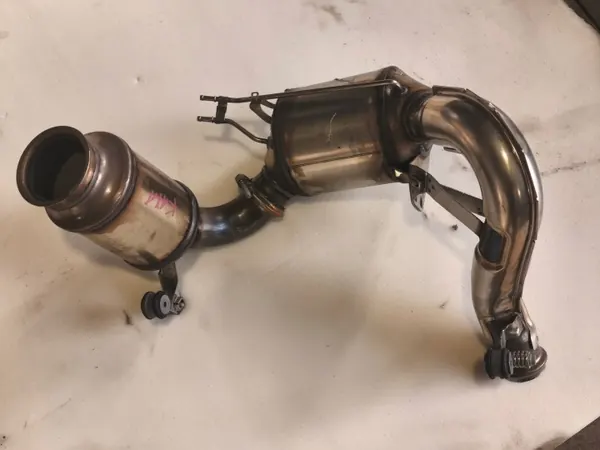 Audi A6 C9 2.0 TFSI Katalysator DPF OEM 8B3254801A image 3