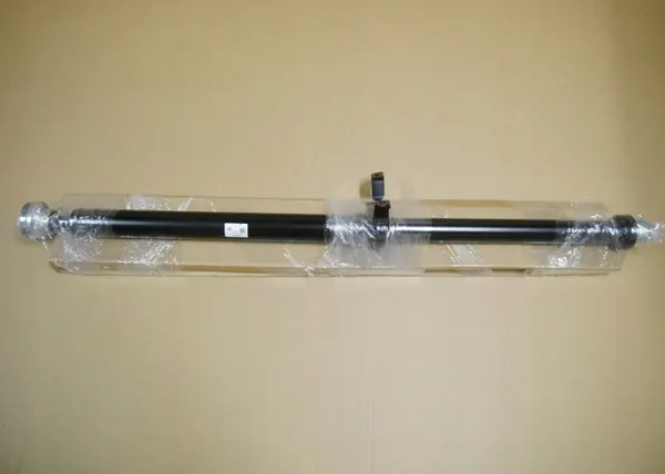 Audi A4 A5 8W Aandrijfas OEM 8W0521101D Gebruikt image 2