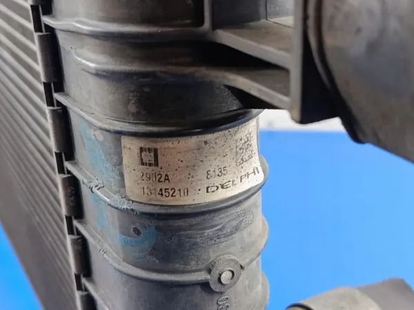 Radiateur d'eau Opel Astra H OEM 13145210 - Occasion image 3