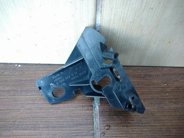 Fram Höger Stötfångarfäste Mercedes Sprinter W906 image 2