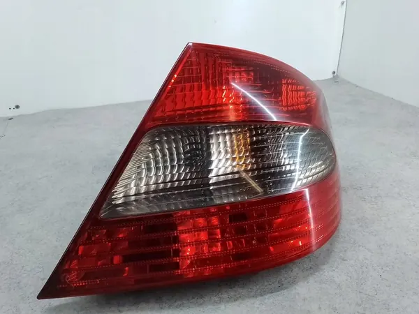 MERCEDES W209 RECHTER ACHTERLICHT A2098201664 image 2