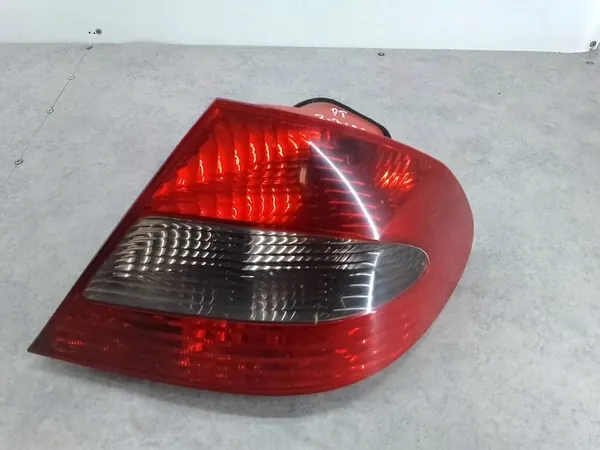 MERCEDES W209 RECHTER ACHTERLICHT A2098201664 image 3