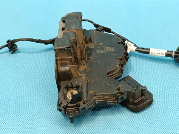 VW PASSAT B8 VARIANT 1.5 TSI 2024 Vänster Framdörrslås OEM image 4