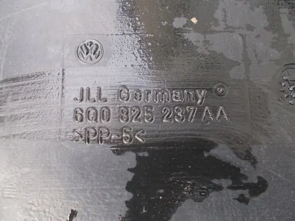 VW POLO 6R Motorplåt 6Q0825237AA image 4