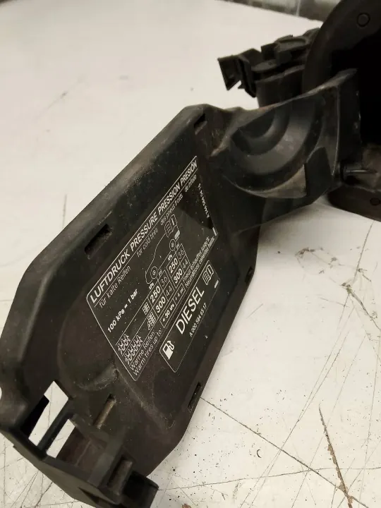 Tapa de combustible Mercedes OEM A2466300067 - Usado image 10