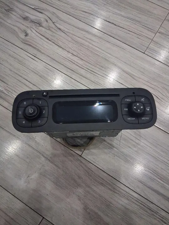 Fiat Panda III Werksradio OEM 7355946820 image 2