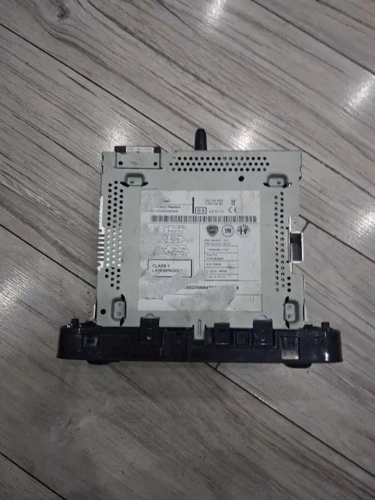 Fiat Panda III Werksradio OEM 7355946820 image 4