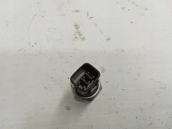Toyota Kraftstoffdrucksensor OEM 8945820051 image 3