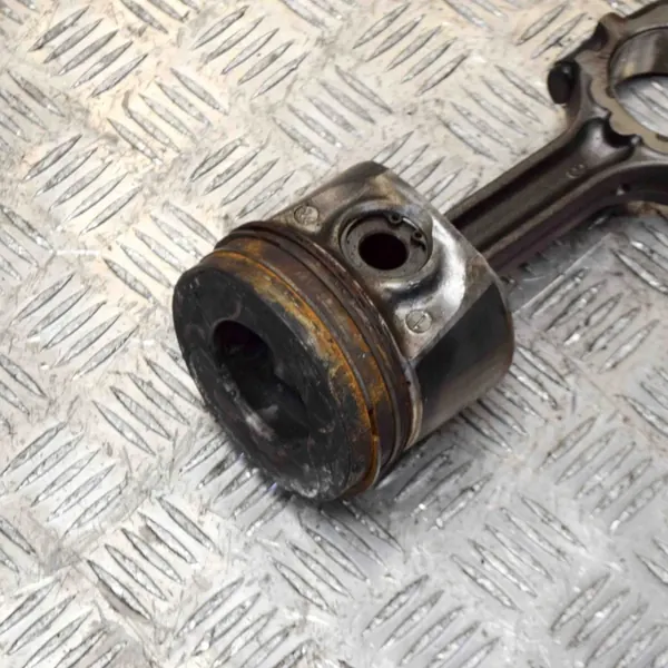 Nissan NP300 Navara Kolv 2.5L 2010 OEM 121005X00A image 2