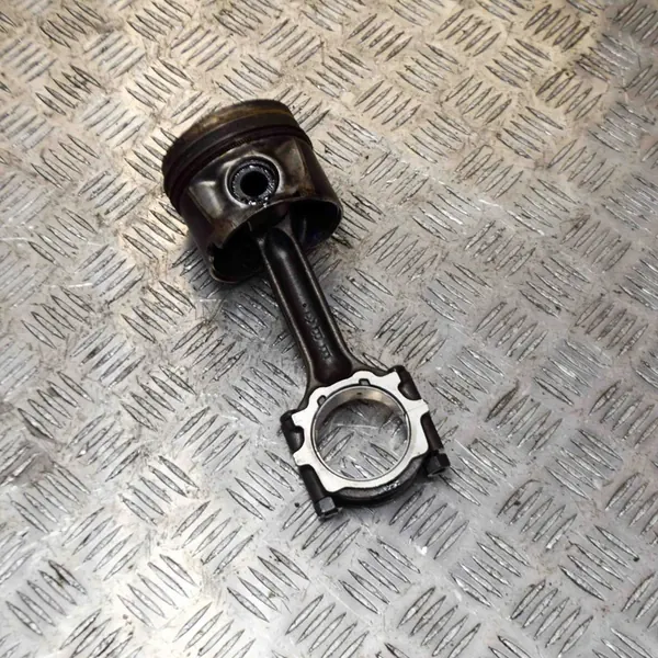 Nissan NP300 Navara Kolv 2.5L 2010 OEM 121005X00A image 4