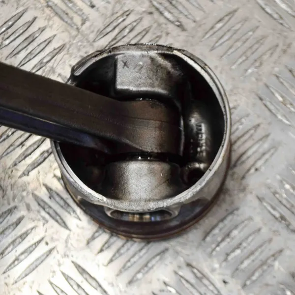 Nissan NP300 Navara Kolv 2.5L 2010 OEM 121005X00A image 6