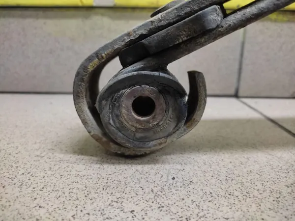 RESOR Höger Framfjädring för Mercedes 207/310 2.9 D image 3