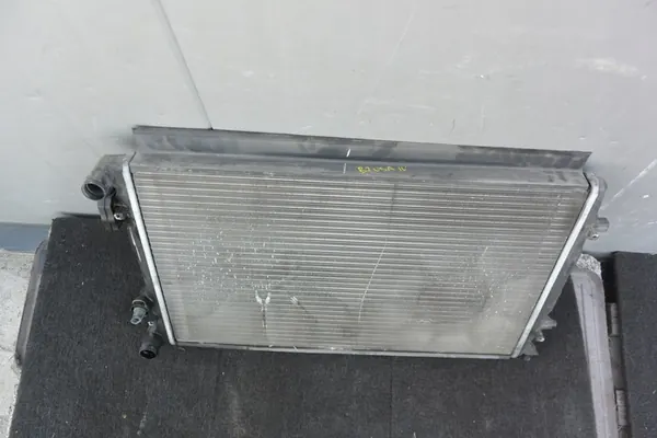 Radiador de agua 2.5 SE VW Passat B7 Jetta Beetle USA OEM image 2