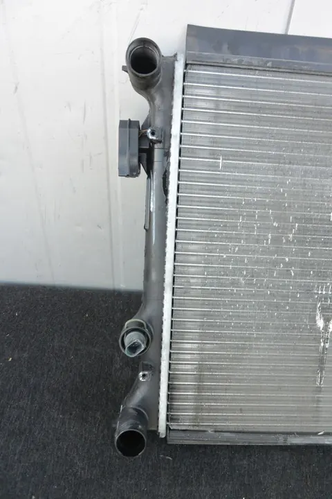Radiador de agua 2.5 SE VW Passat B7 Jetta Beetle USA OEM image 3