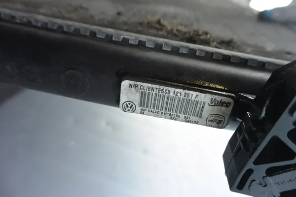 Radiador de agua 2.5 SE VW Passat B7 Jetta Beetle USA OEM image 8