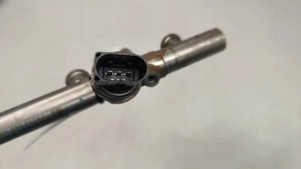 Carril de inyectores OEM 06K133317AA para VW Audi image 3