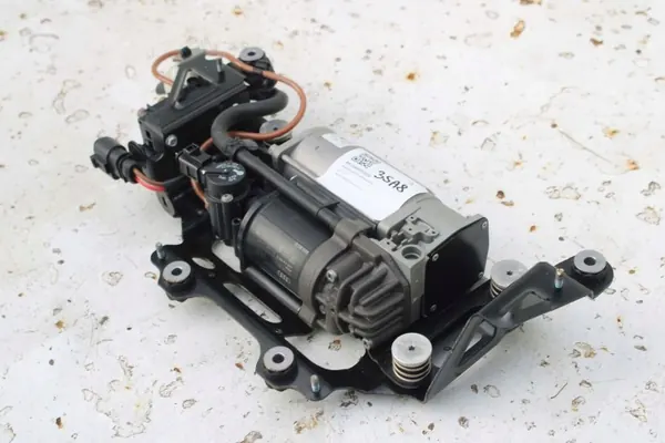 Compresor Audi A8 OEM bt-cars-37206 Usado image 3