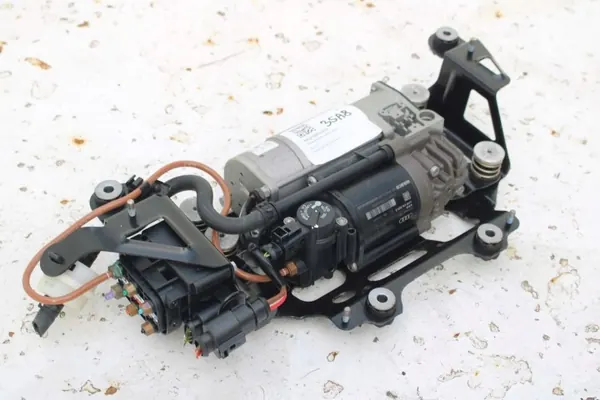 Compresor Audi A8 OEM bt-cars-37206 Usado image 4
