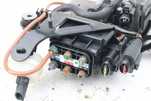 Compresor Audi A8 OEM bt-cars-37206 Usado image 9