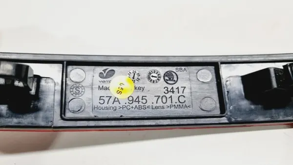 Réflecteur pare-chocs arrière gauche OEM 57A945701C image 3