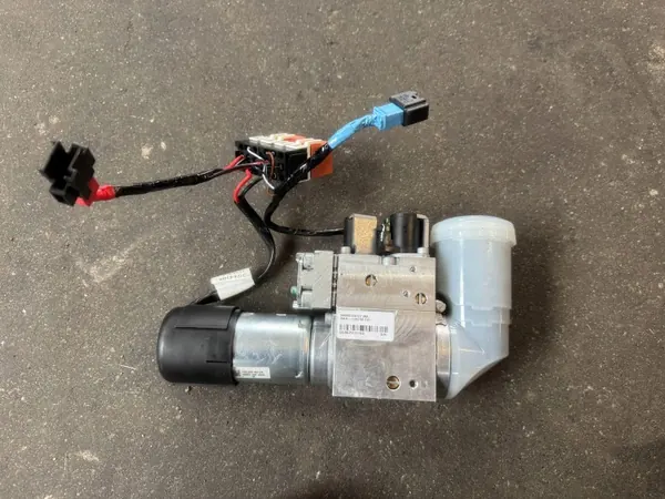 Bomba de techo BMW 4 G23 OEM 90000134727 - Usado image 2