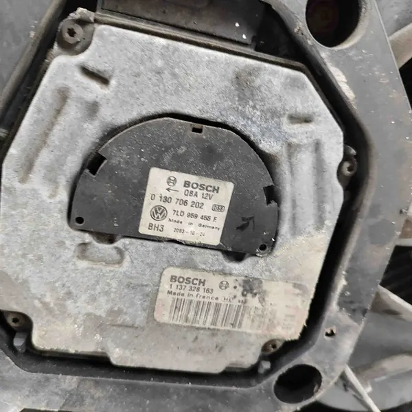 Peças de refrigeração Porsche Cayenne 3.2L 2004 7L0121253 image 10