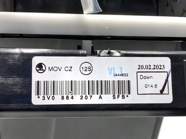 Käsinoja OEM 3V0864207A Skoda Superb III Farmarille image 4