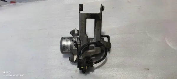 Bomba de vácuo Mercedes-Benz OEM A0004303842 Usada image 2