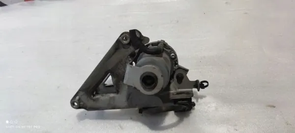 Bomba de vácuo Mercedes-Benz OEM A0004303842 Usada image 5