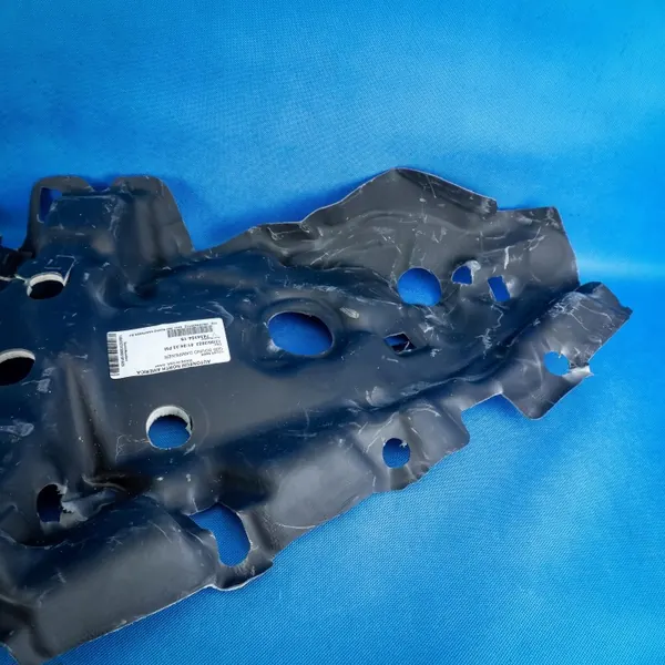 BMW X5 G05 bakre höger stänkskärmsfoder OEM 51477434354 image 4