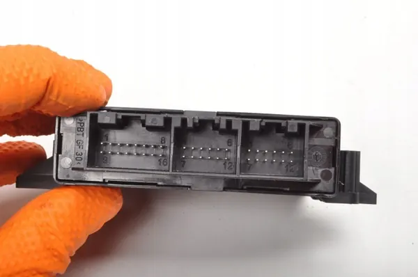 Volvo XC60 I PDC-moduuli OEM 30682548 - Käytetty image 3