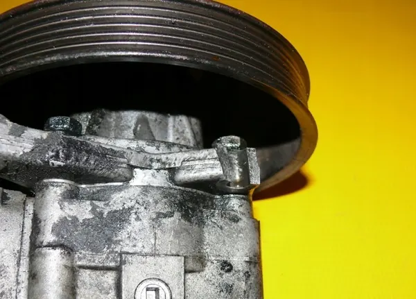 Pompe de direction OEM 1404666001 pour Mercedes W140 image 5