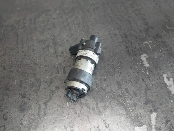 Vattencirkulationspump Mercedes-Benz C W203 A2038350064 image 10